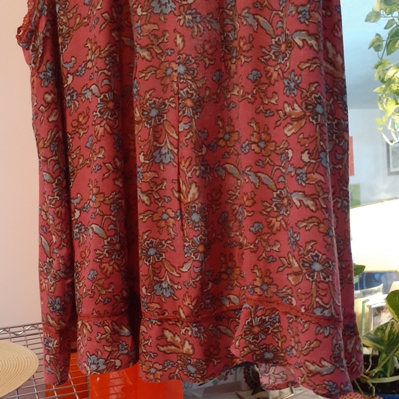 Blouse - Picture 2 of 10